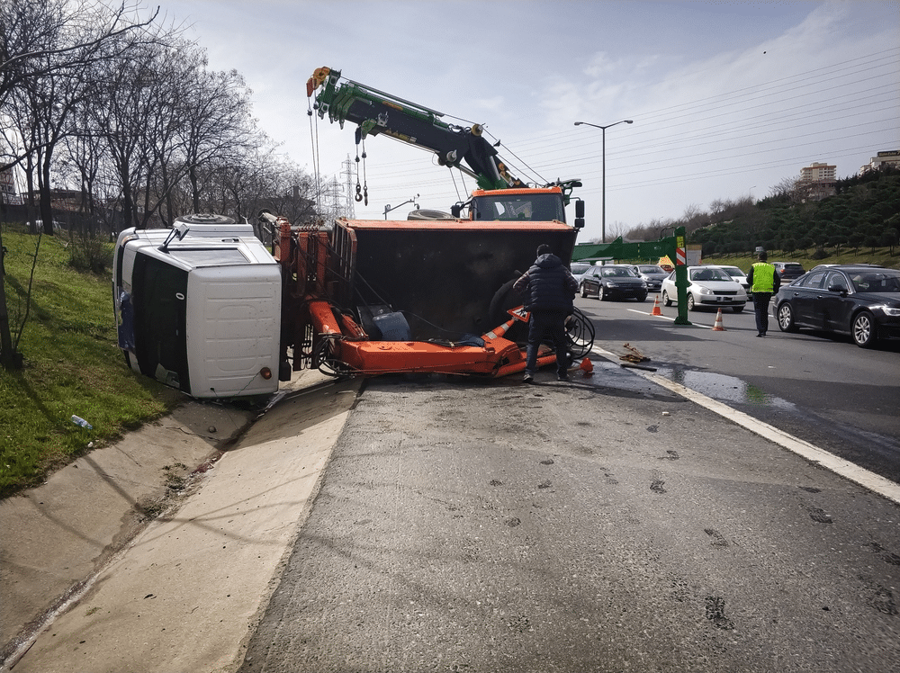 What Evidence Do I Need to Collect After a Commercial Truck Accident?